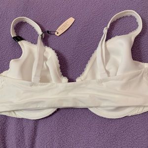 Victoria's Secret Intimates & Sleepwear - NWT Body by Victoria unlined perfect coverage bra Victoria's Secret Intimates & Sleepwear - NWT Body by Victoria unlined perfect coverage bra